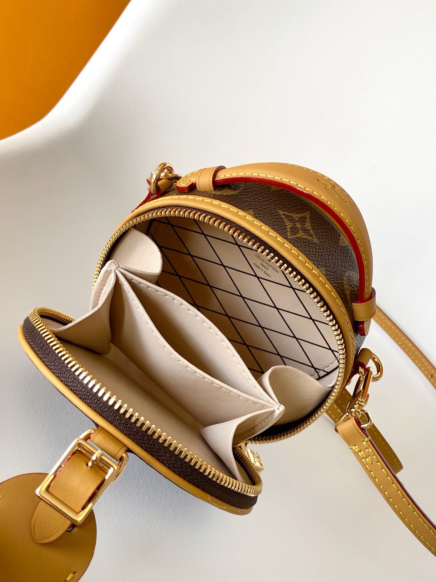 Louis Vuitton Original Monogram Canvas MINI BOITE CHAPEAU M44699 Louis Vuitton Original Monogram Canvas MINI BOITE CHAPEAU M44699