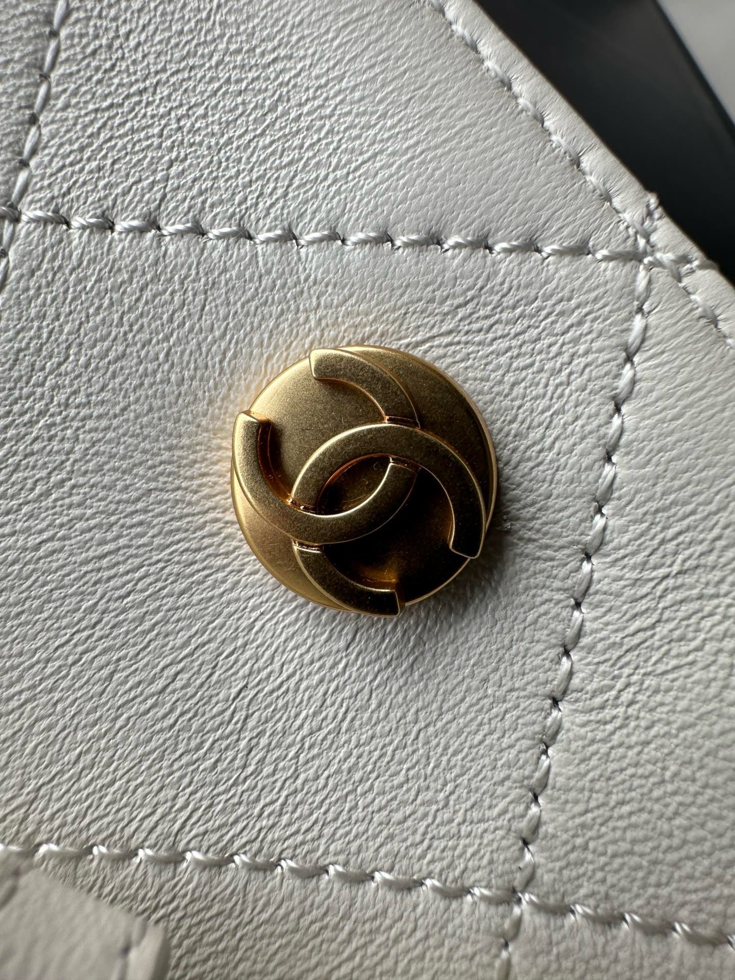 Chanel LARGE BUCKET BAG AS5406 white