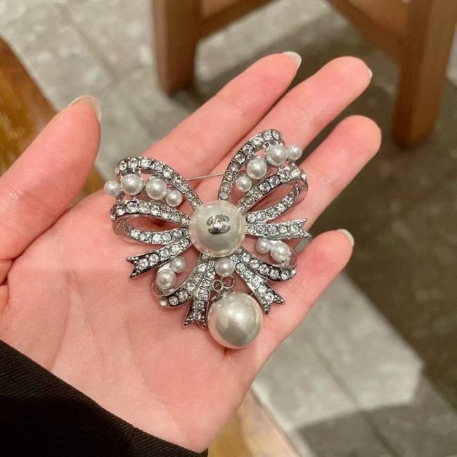 Chanel brooch CE16551