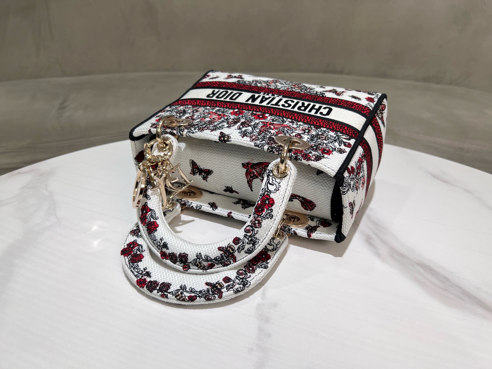 Dior Medium Lady D-Lite Bag Embroidery M0565OECZ-21