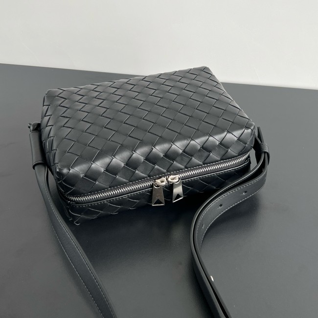 Bottega Veneta Concert Pouch 794258 black