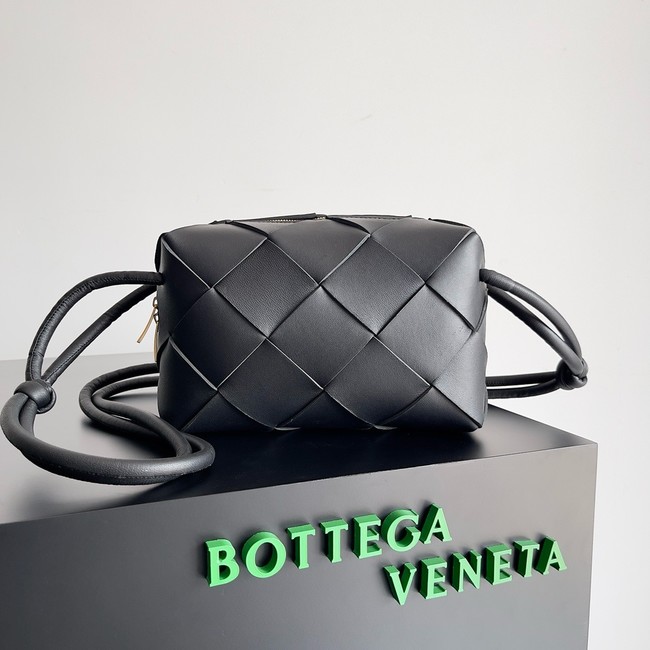 Bottega Veneta Intrecciato Concert Pouch D794258 black