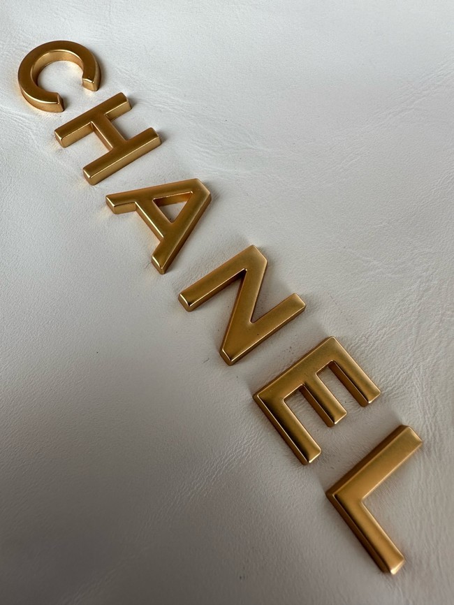 CHANEL 22 SMALL HANDBAG AS3260 white