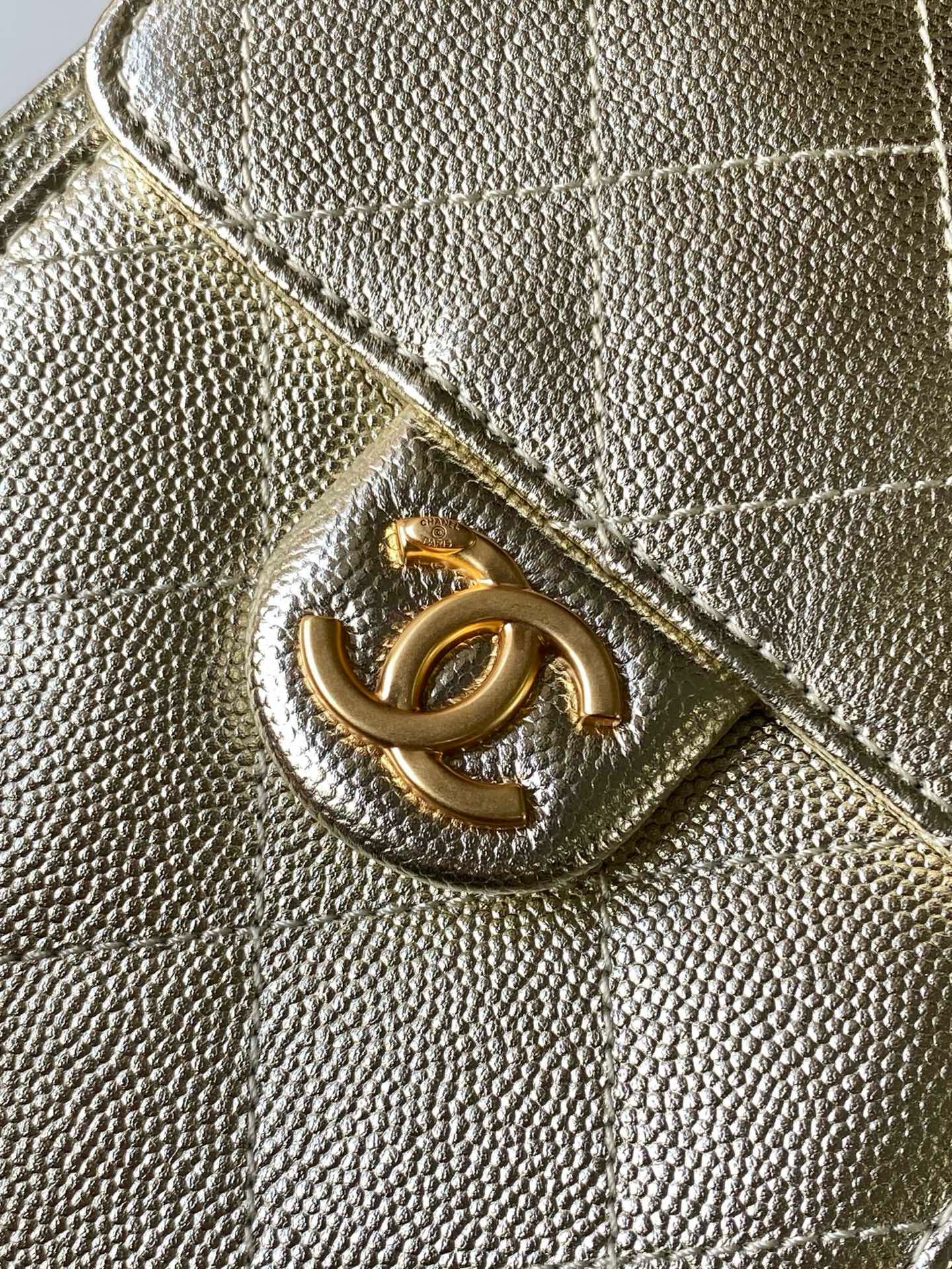CHANEL 25 SMALL HANDBAG AS5293 Gold CHANEL 25 SMALL HANDBAG AS5293 Gold