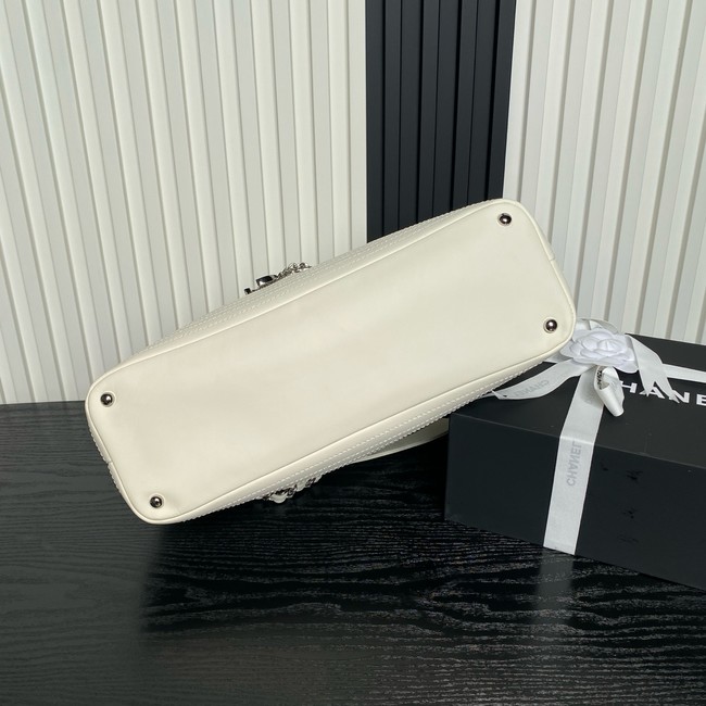 CHANEL Lambskin Shoulder Bags 9902 white