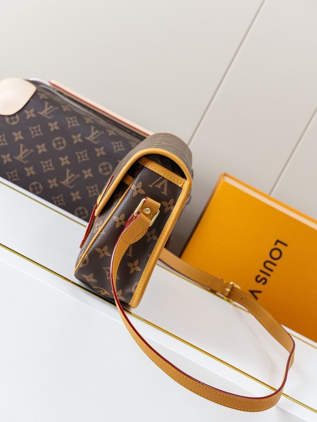 Louis Vuitton Monogram Canvas M42247 brown