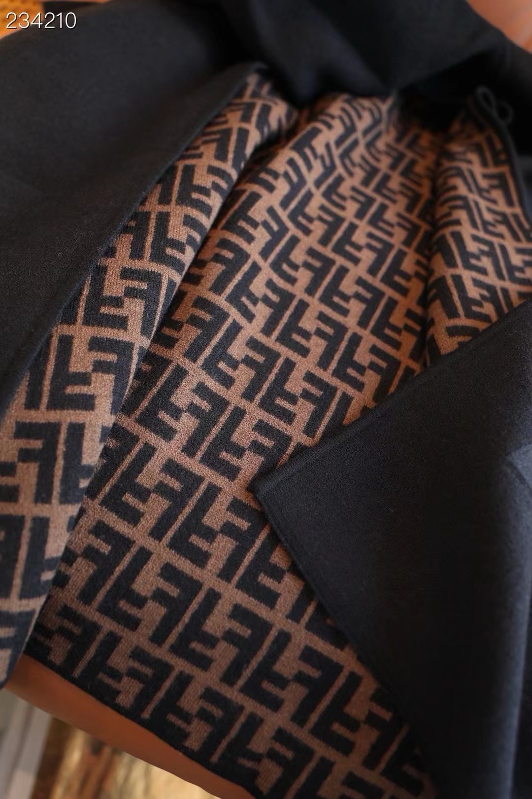 Fendi Cape Double-sided cashmere FDC35903