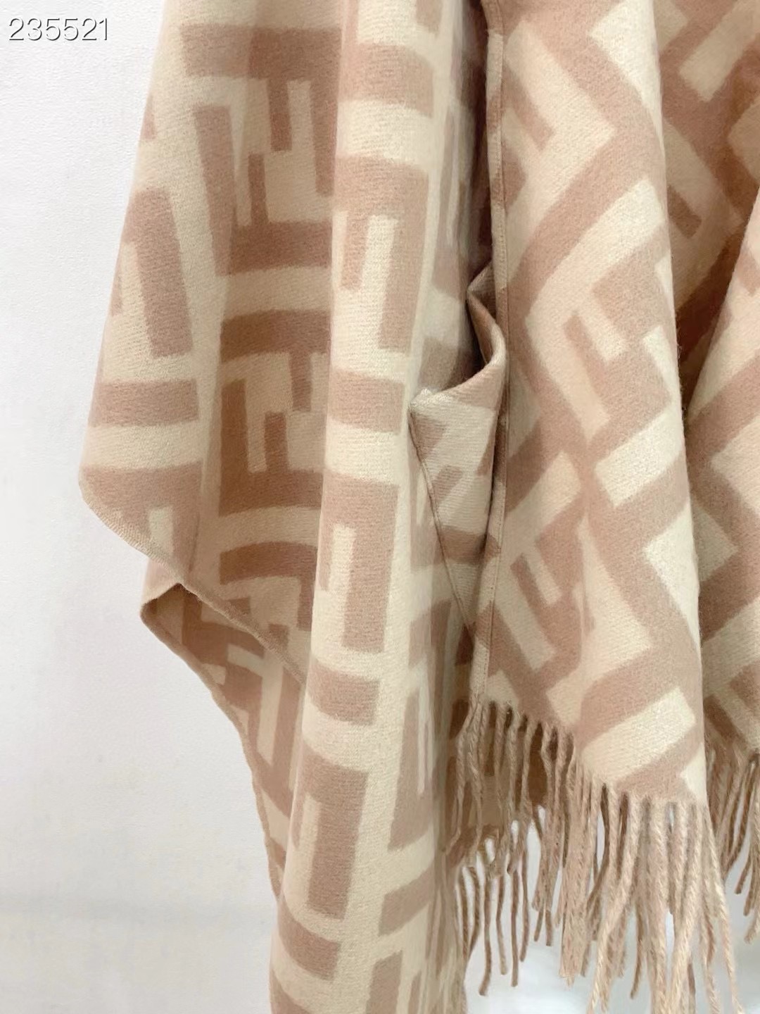 Fendi Cape Double-sided cashmere FDC35917