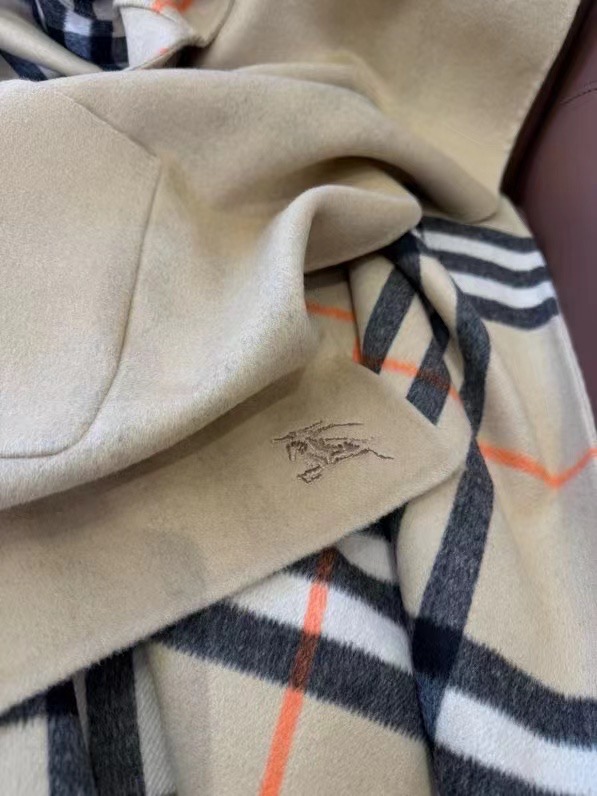 Burberry Cape Double-sided cashmere GG35928