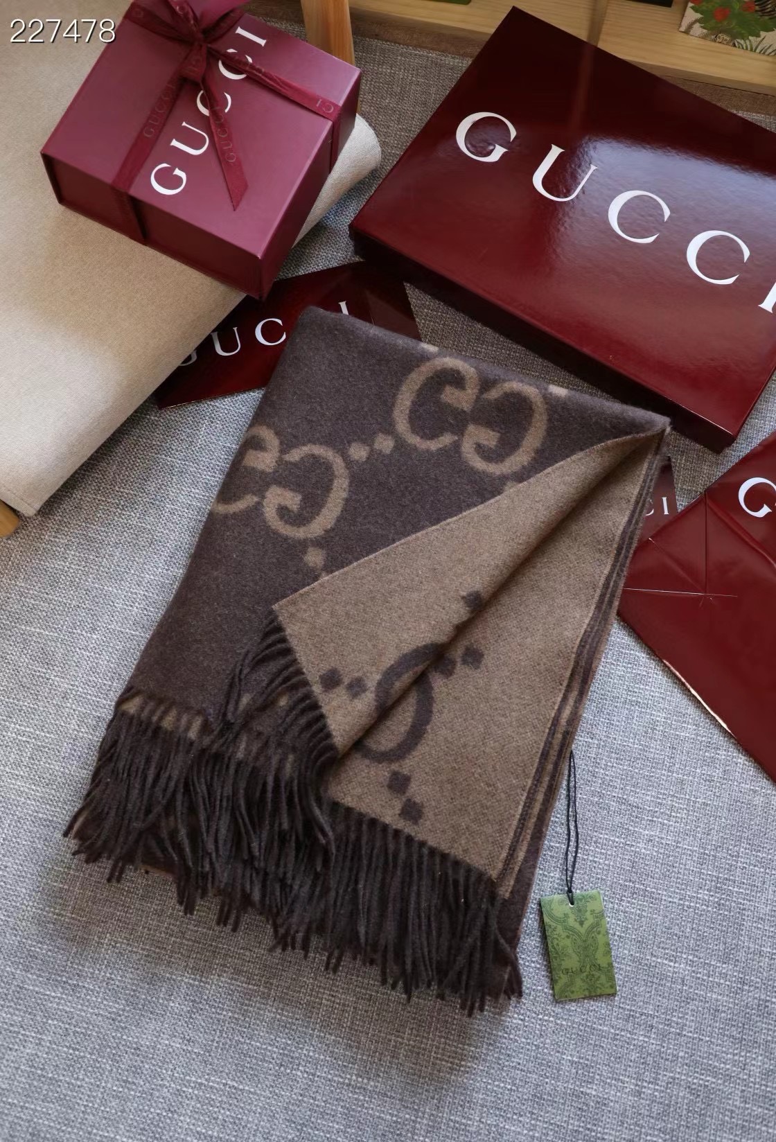 Gucci Cape Double-sided cashmere GG35923