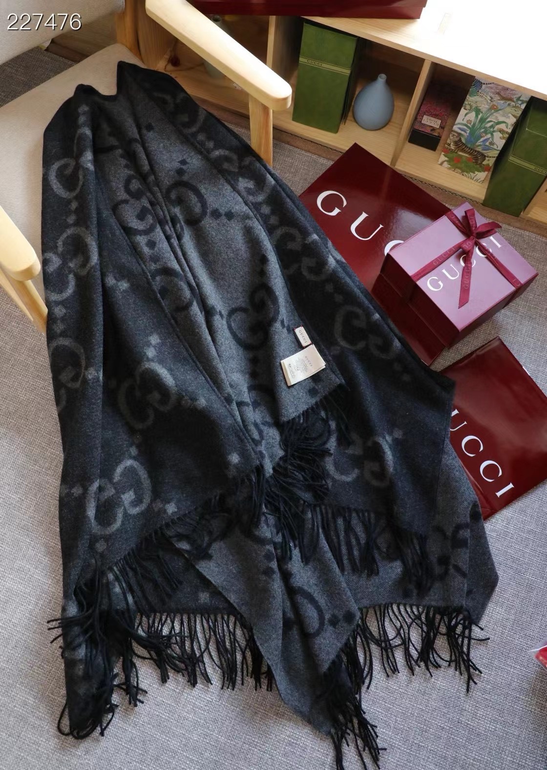 Gucci Cape Double-sided cashmere GG35924
