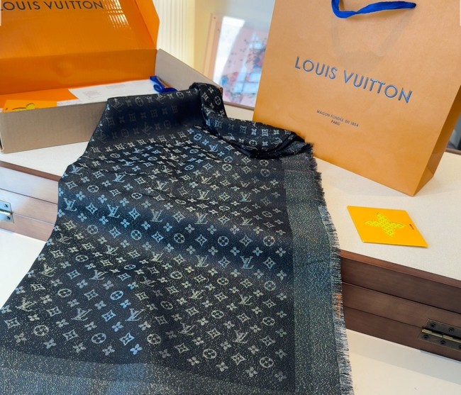 Louis Vuitton Monogram Classic Shawl M97743-1