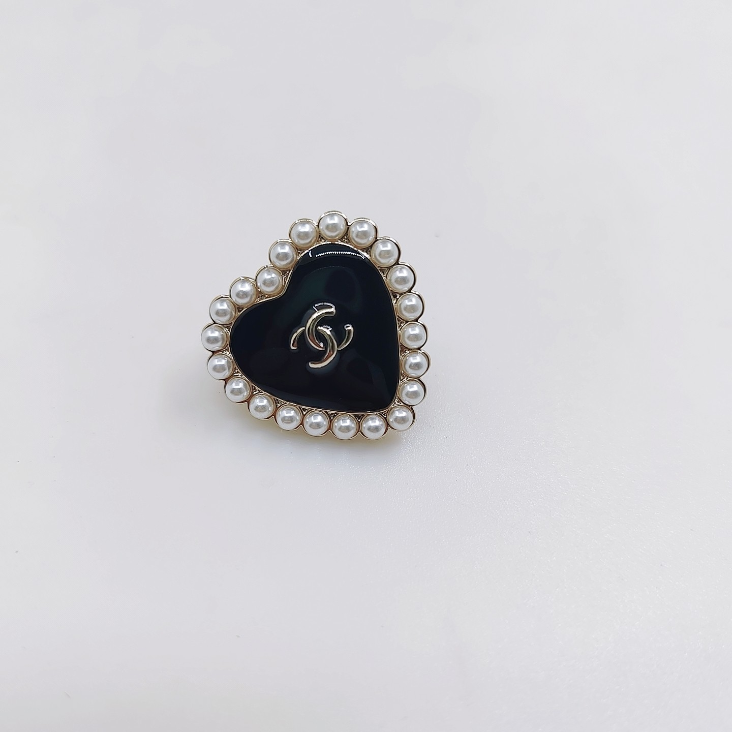 Chanel brooch CB81067