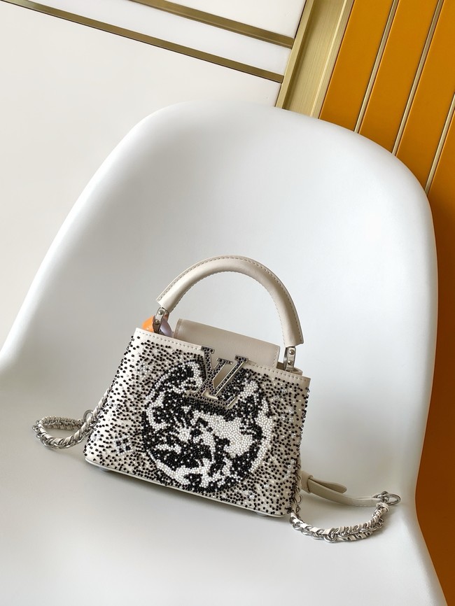 Louis Vuitton Capucines MINI M12977 cream