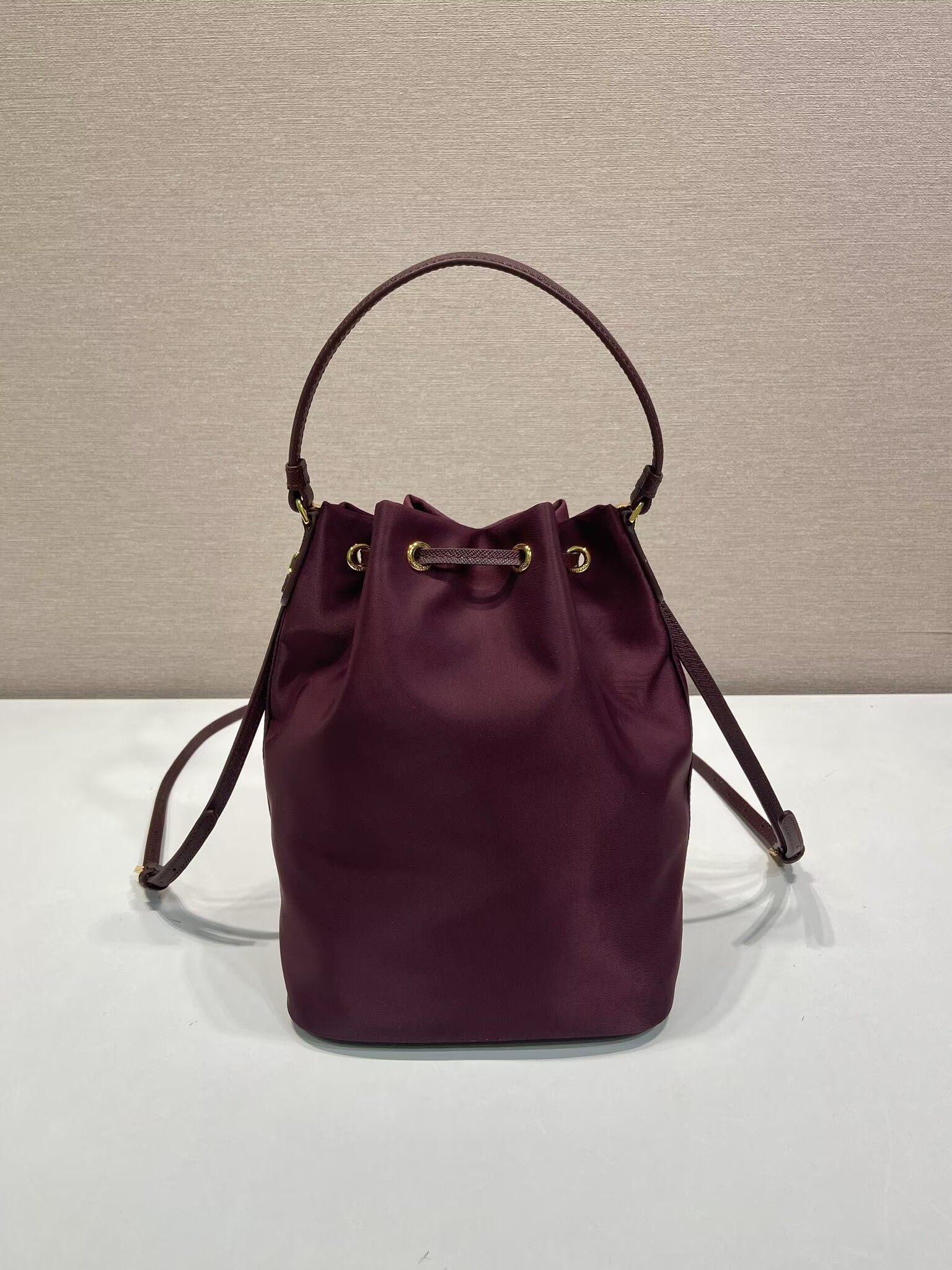 Prada Re-Edition nylon Tote bag 81166 Burgundy Prada Re-Edition nylon Tote bag 81166 Burgundy