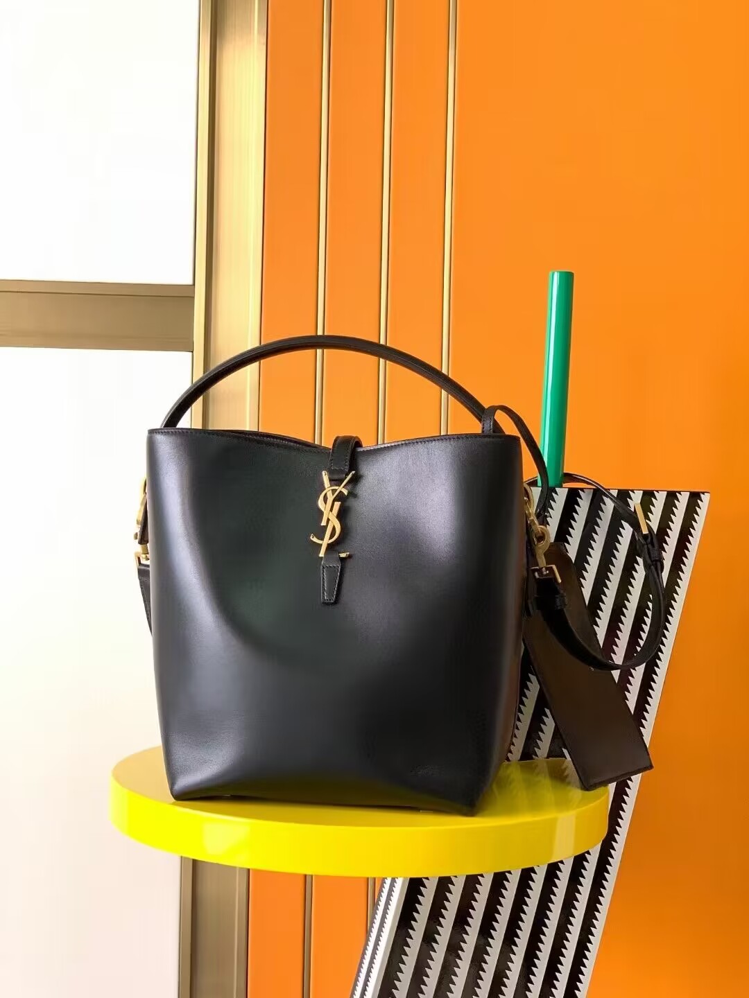 SAINT LAURENT LE 37 IN SHINY LEATHER 7428282 BLACK SAINT LAURENT LE 37 IN SHINY LEATHER 7428282 BLACK