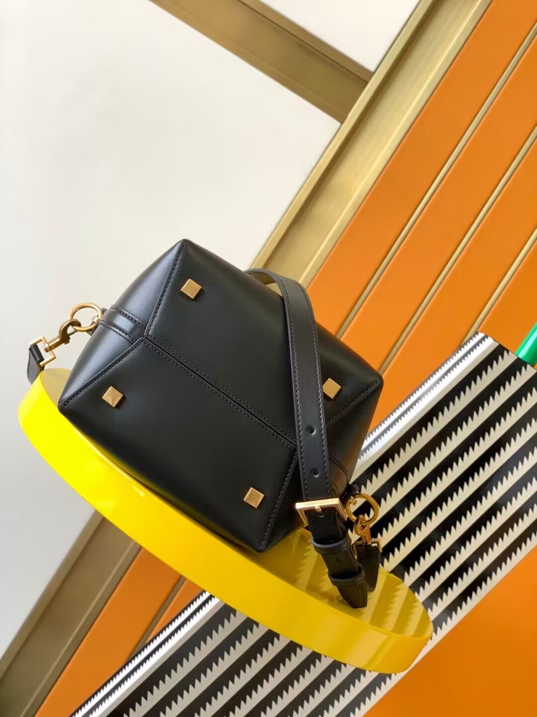 SAINT LAURENT LE 37 SMALL IN SHINY LEATHER 7490362 BLACK SAINT LAURENT LE 37 SMALL IN SHINY LEATHER 7490362 BLACK