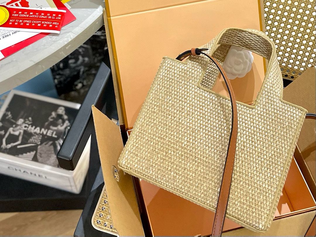 Loewe Anagram Basket Woven Straw Shopping Tote Bag 652399 Beige Loewe Anagram Basket Woven Straw Shopping Tote Bag 652399 Beige